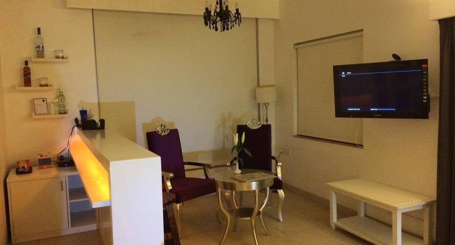 Zip By Spree Hotels, Vadodara 4